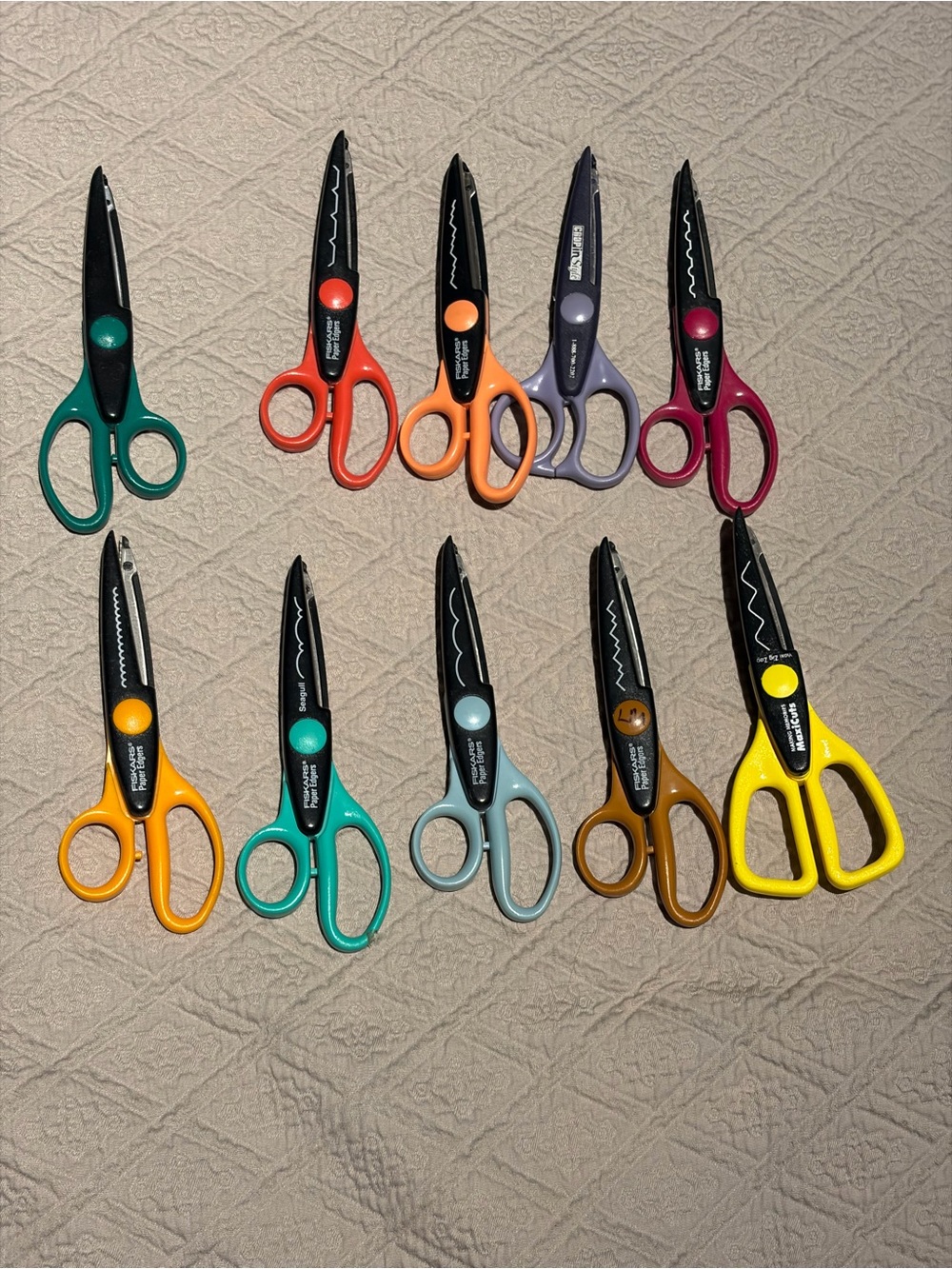 Fiskers Assorted Decorative Edge Scissors - Multi-Color+ 1 Crop in Style brand